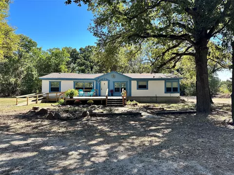 110 Queens Ct, Streetman, TX 75859