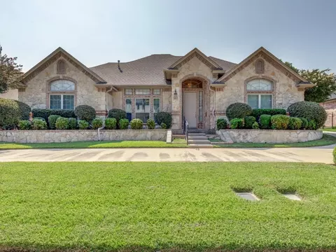 1847 Southpark Dr, Arlington, TX 76013