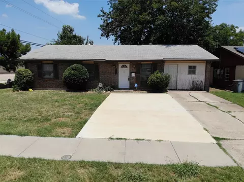 802 Las Palmas Dr, Grand Prairie, TX 75052