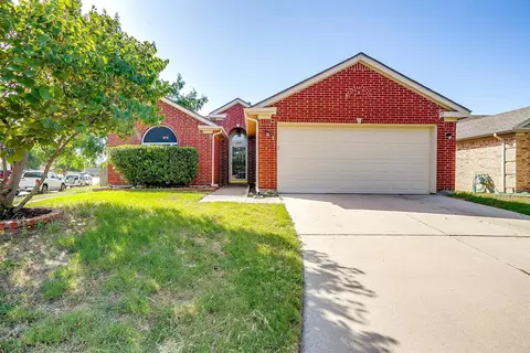 1117 Iron Horse Dr, Saginaw, TX 76131
