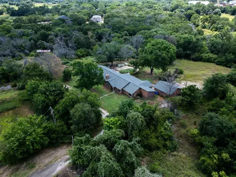 917 Fox Ln, Azle, TX 76020