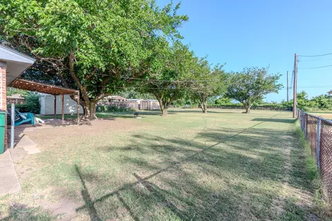 Exterior - 205 Sandy Ln, Clyde, TX 79510 photo 4 of 9