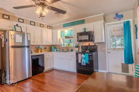 Kitchen - 205 Sandy Ln, Clyde, TX 79510 photo 1 of 2