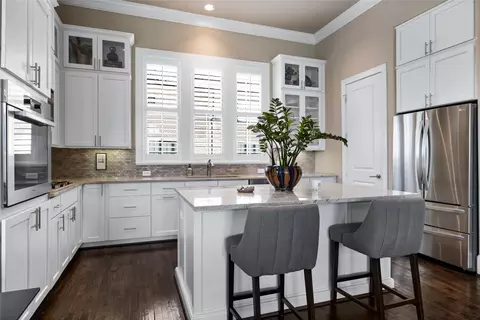 Kitchen - 744 Sid Rich Dr, Irving, TX 75039 photo 4 of 8