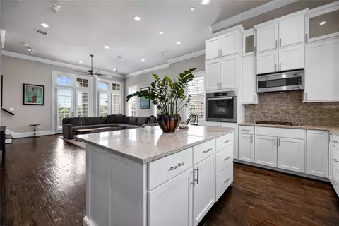 Kitchen - 744 Sid Rich Dr, Irving, TX 75039 photo 7 of 8