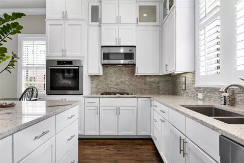 Kitchen - 744 Sid Rich Dr, Irving, TX 75039 photo 8 of 8