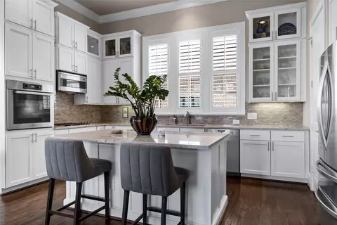 Kitchen - 744 Sid Rich Dr, Irving, TX 75039 photo 3 of 8