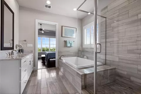 Bath - 744 Sid Rich Dr, Irving, TX 75039 photo 4 of 5