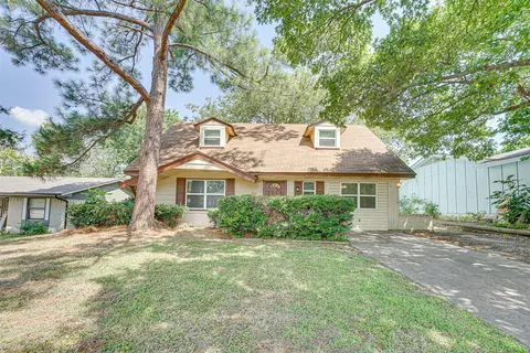802 Phillips Dr, Ennis, TX 75119