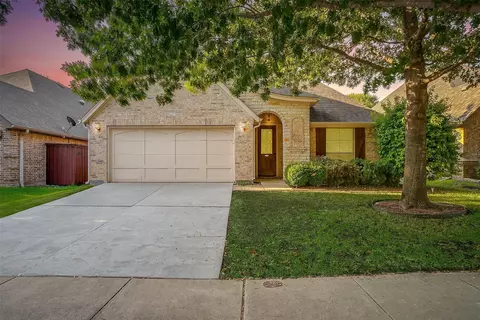 9925 Rolling Hills Dr, Fort Worth, TX 76126