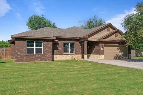108 Mcanear St, Cleburne, TX 76033 photo 3