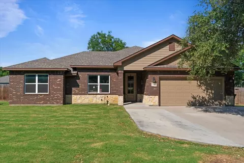 108 Mcanear St, Cleburne, TX 76033 photo 2