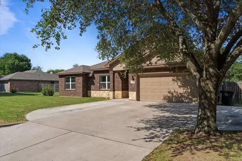 108 Mcanear St, Cleburne, TX 76033 photo 4
