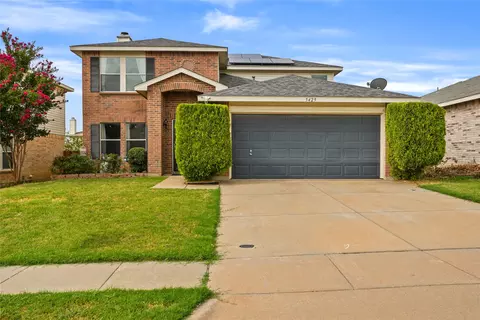 5429 New Castleton Ln, Fort Worth, TX 76135