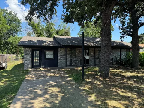 1625 W Groesbeck St, Stephenville, TX 76401