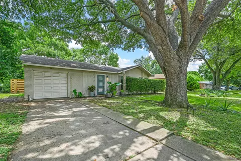 2417 S Fielder Rd, Arlington, TX 76015