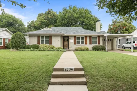 2704 Ryan Place Dr, Fort Worth, TX 76110