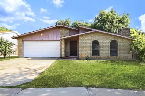 1712 Country Manor Rd, Fort Worth, TX 76134