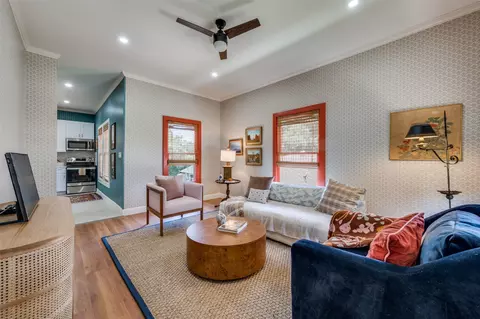 305 S Willomet Ave, Dallas, TX 75208