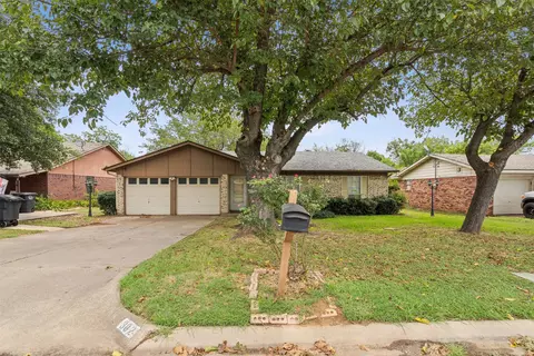 302 Glen Rose Ave, Cleburne, TX 76033