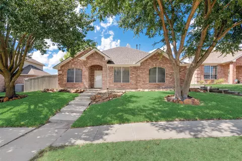 328 Newport Dr, Van Alstyne, TX 75495