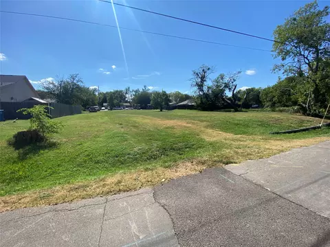 805 Sam Houston St, Rockwall, TX 75087