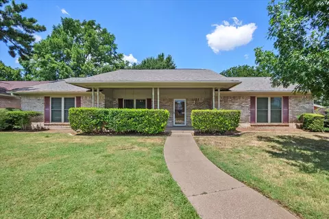 2700 Hedgeway Dr, Arlington, TX 76016