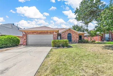 1085 Hillwood Dr, Saginaw, TX 76179