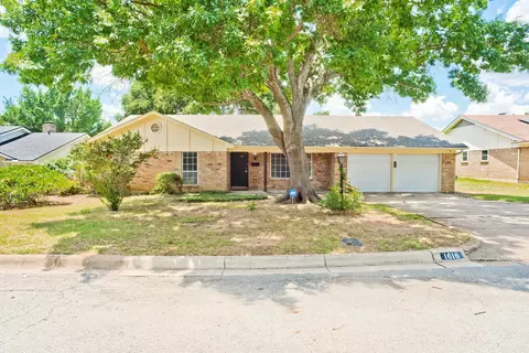 1616 Greendale Ct, Fort Worth, TX 76112