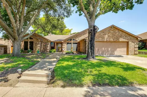 10152 Wandering Way St, Benbrook, TX 76126