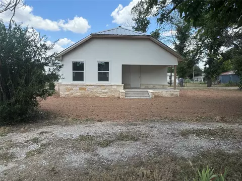 1402 W Sunset St, San Saba, TX 76877