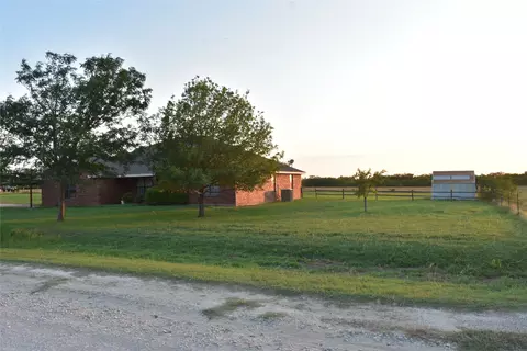 1374 Hoff Rd, Windthorst, TX 76389 photo 7