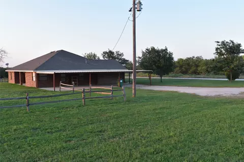 1374 Hoff Rd, Windthorst, TX 76389 photo 5