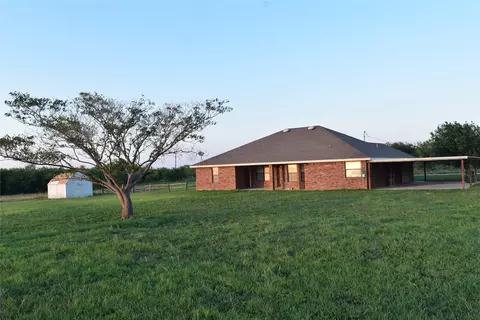 1374 Hoff Rd, Windthorst, TX 76389 photo 4