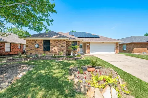 8229 Lesley Ln, Watauga, TX 76148