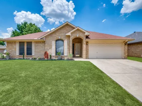 220 Roberts Dr, Saginaw, TX 76179