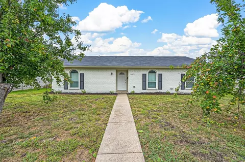 1009 Pleasant Valley Rd, Garland, TX 75040