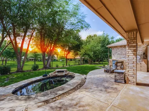 10120 Southpoint Ct, Denton, TX 76207