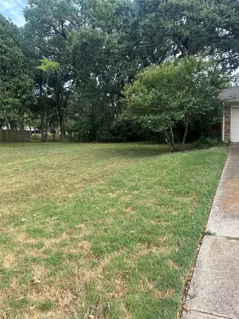 804 Valley View Dr, Arlington, TX 76010 photo 2