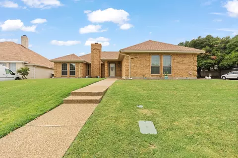 3925 Brookway Dr, Fort Worth, TX 76123