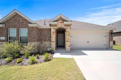 10404 Plumlee Ln, Aubrey, TX 76227
