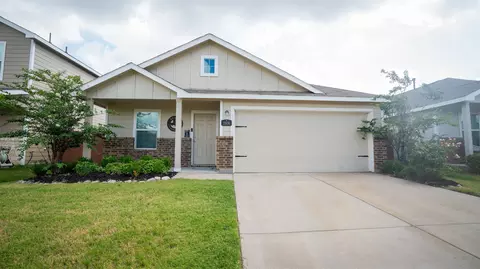 2906 Acacia Dr, Heartland, TX 75126