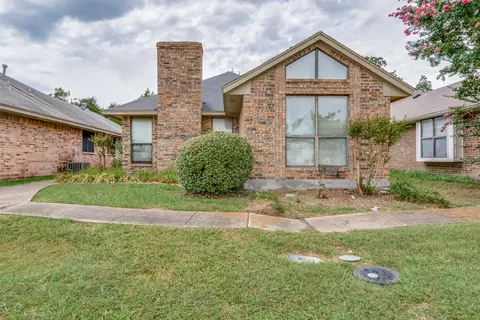 801 Winding Creek Dr, Mesquite, TX 75149