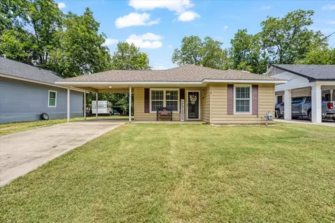 118 W 10th St, Bonham, TX 75418