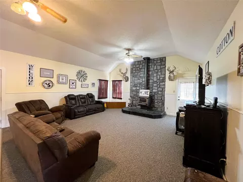 Living - 607 N 5th St, Haskell, TX 79521 photo 1 of 4