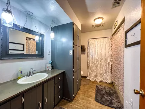 Bath - 607 N 5th St, Haskell, TX 79521 photo 1 of 4