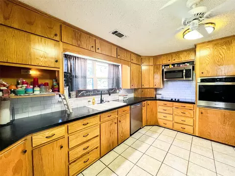 Kitchen - 607 N 5th St, Haskell, TX 79521 photo 2 of 5