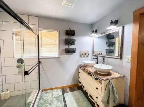 Bath - 607 N 5th St, Haskell, TX 79521 photo 3 of 4