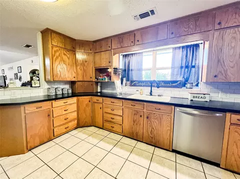 Kitchen - 607 N 5th St, Haskell, TX 79521 photo 3 of 5