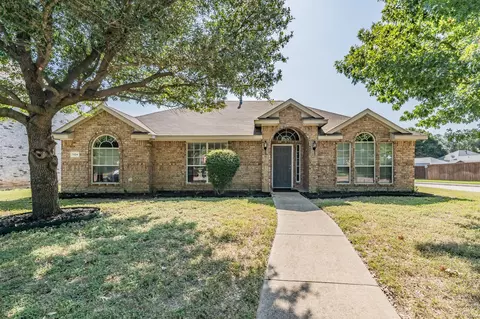 1104 Essex Dr, Cedar Hill, TX 75104